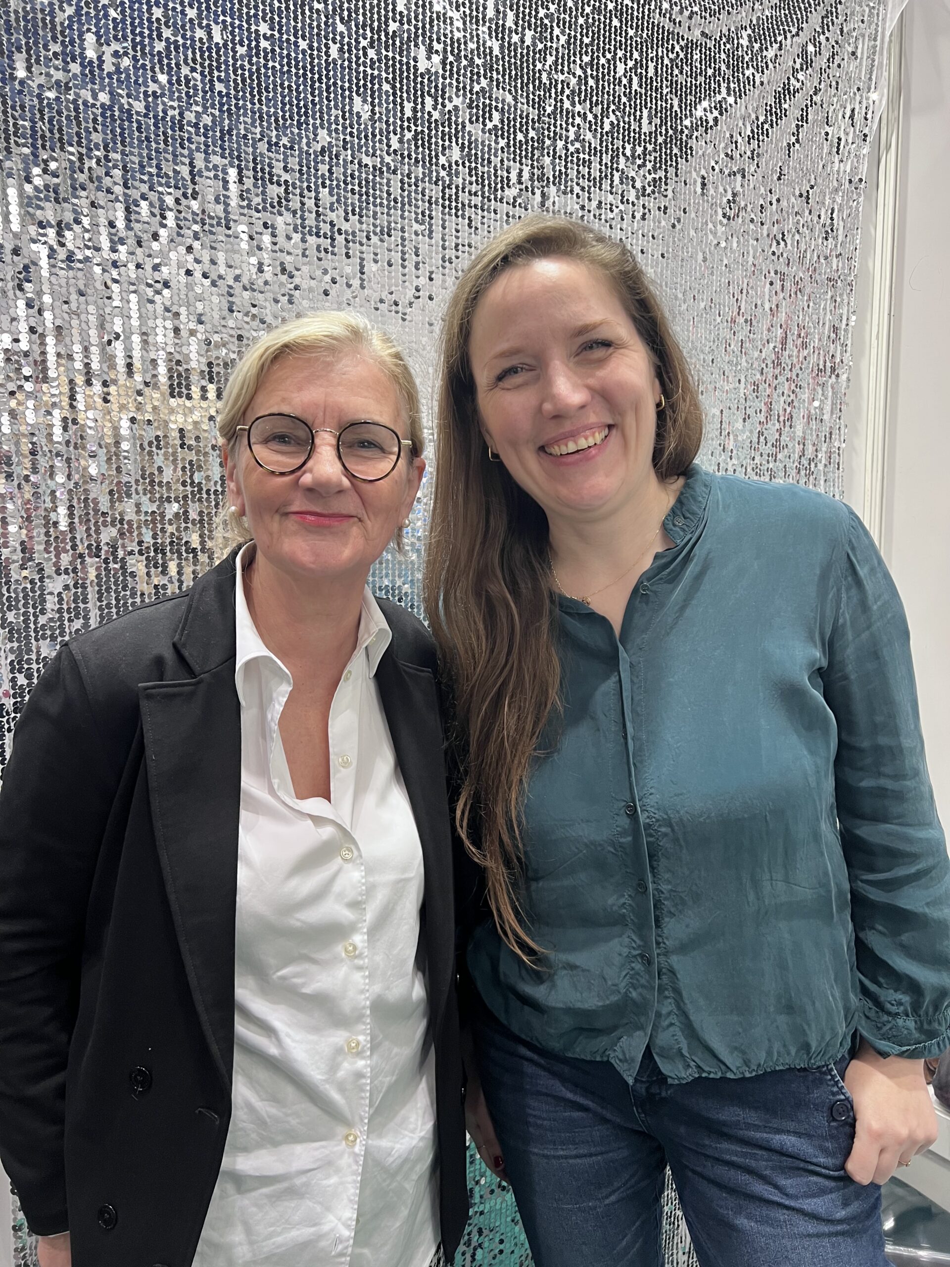 Susanne Bruning mit Business-Buch-Mentorin Svenja Hirsch auf der Frankfurter Buchmesse